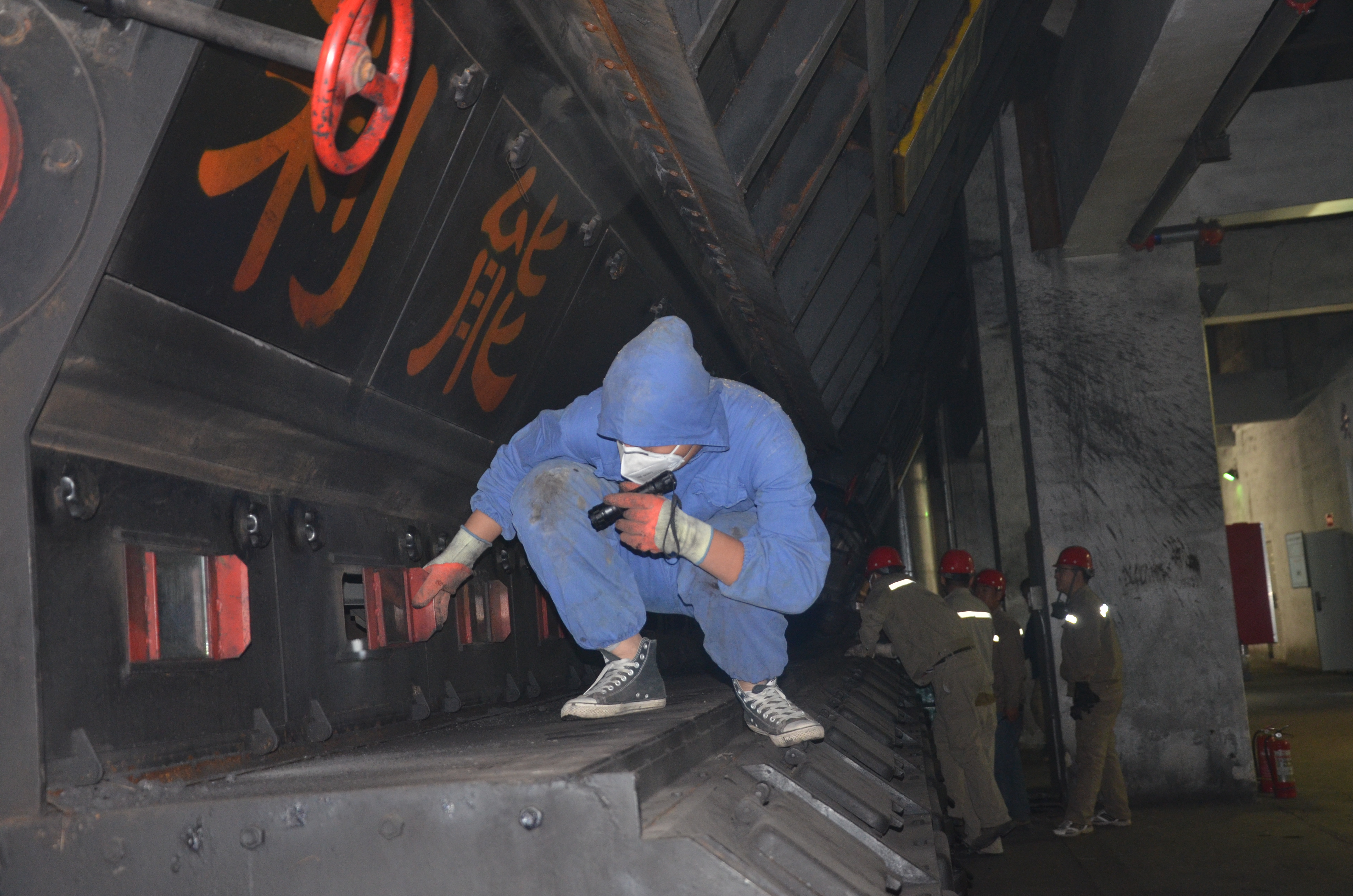 燃煤鍋爐點火.jpg 燃煤鍋爐點火.jpg